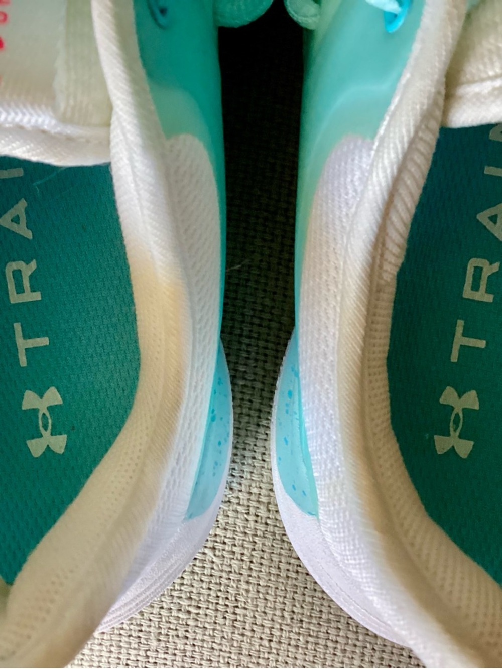 Under armor running shoes - Picture 4 of 7